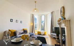 Peaceful Seaside Apartment